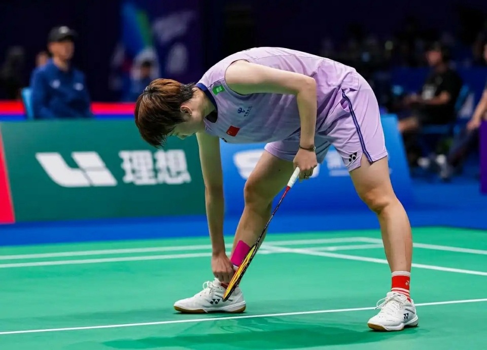 轮比赛里都, 她适应了比 轮比赛里都, 她适应了比